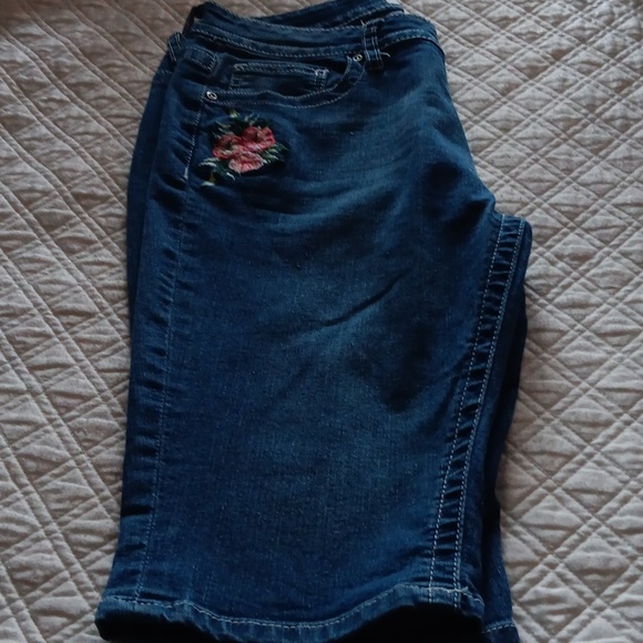 Level Eight Roses and Denim Shorts - Picture 3 of 5